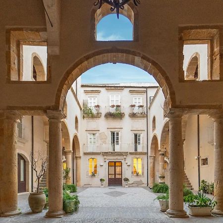 Residenza Dumah - Elegante Dimora In Centro Apartment Syracuse Bagian luar foto