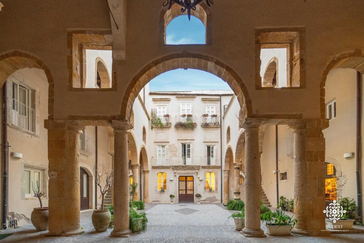 Residenza Dumah - Elegante Dimora In Centro Apartment Syracuse Bagian luar foto
