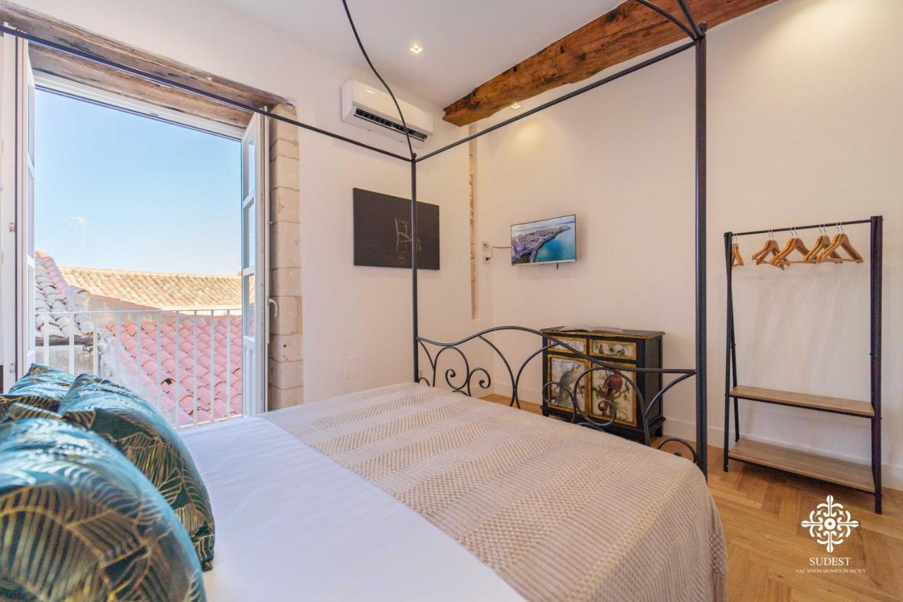Residenza Dumah - Elegante Dimora In Centro Apartment Syracuse Bagian luar foto