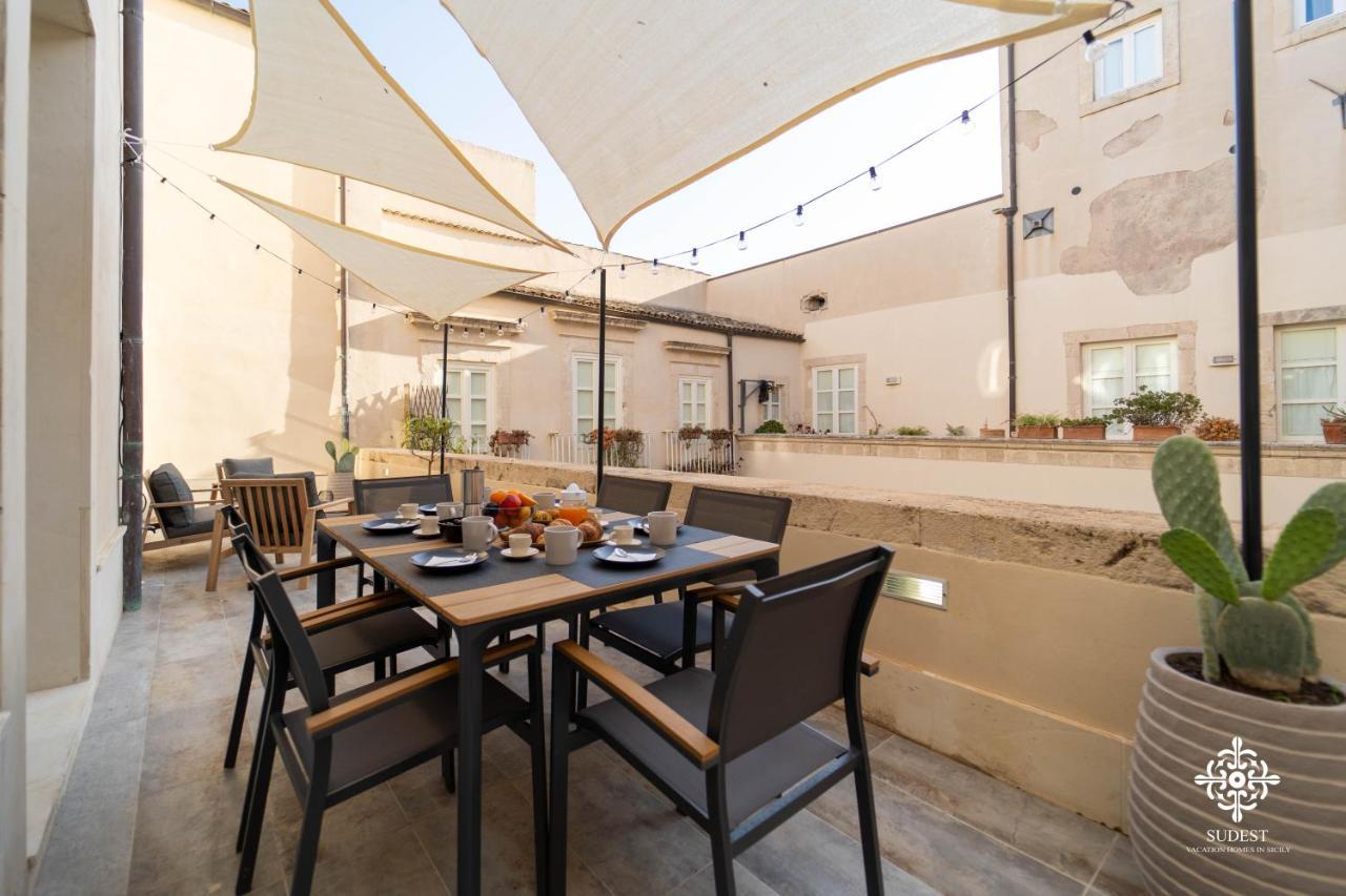 Residenza Dumah - Elegante Dimora In Centro Apartment Syracuse Bagian luar foto