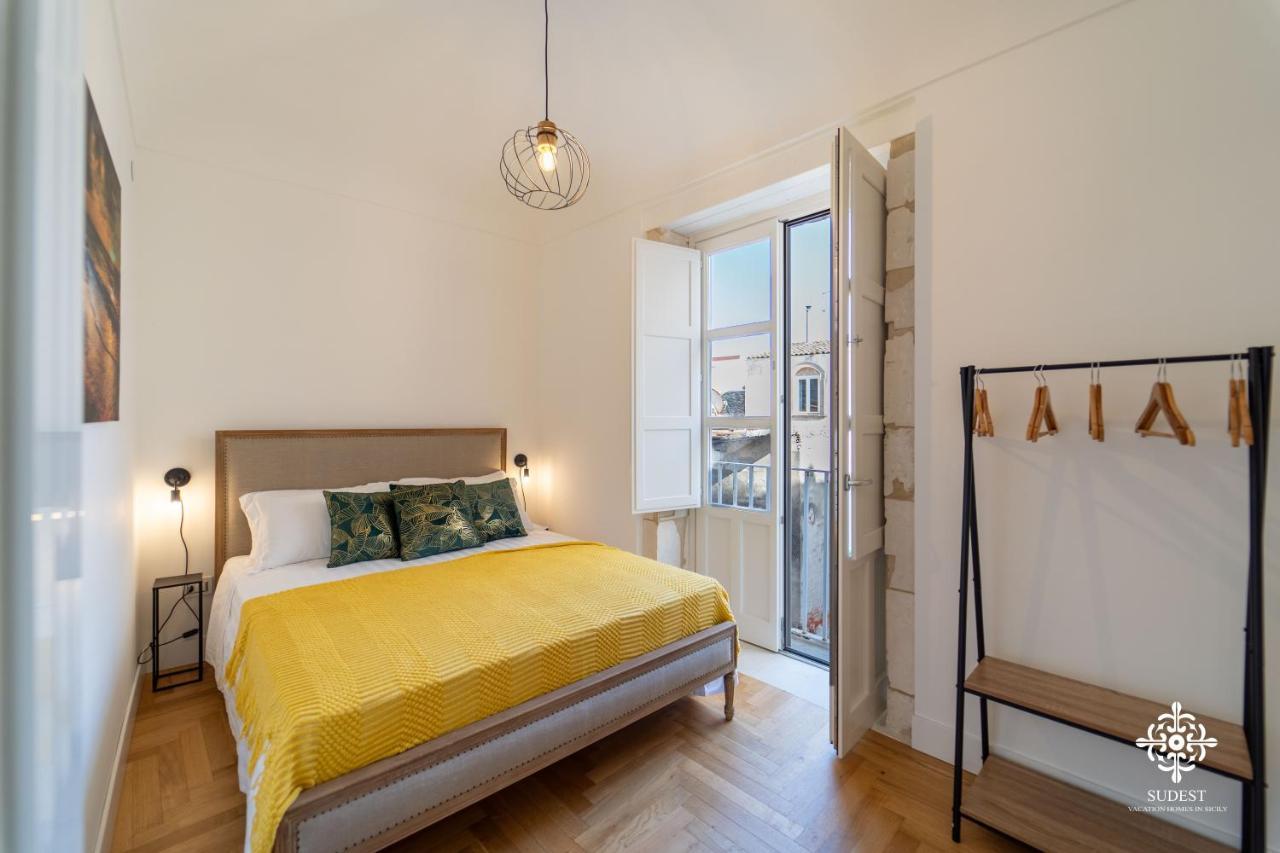 Residenza Dumah - Elegante Dimora In Centro Apartment Syracuse Bagian luar foto