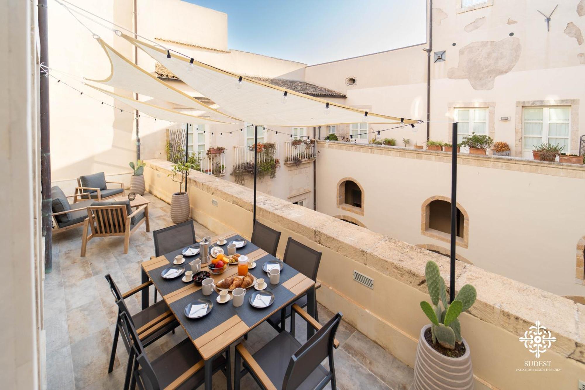 Residenza Dumah - Elegante Dimora In Centro Apartment Syracuse Bagian luar foto